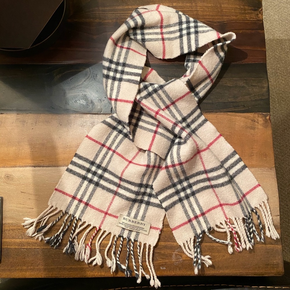 BURBERRY SCARF.